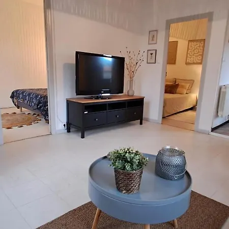 Maison Calme Au Centre Du Village Holiday home Puisserguier